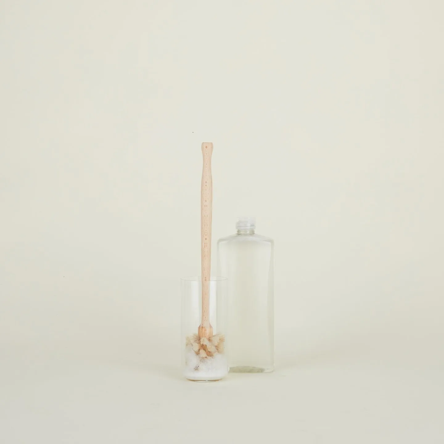 Essential Wood Glass Brush