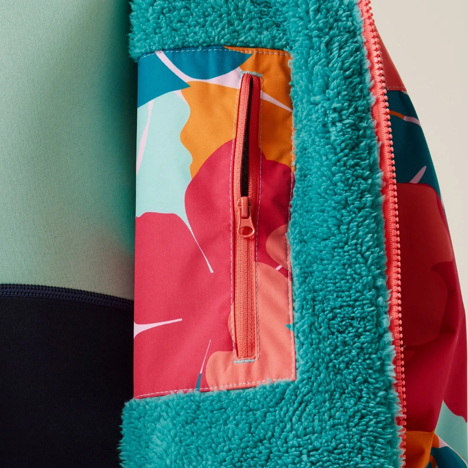 Regatta Kids Spirit Of Adventure Waterproof Changing Robe