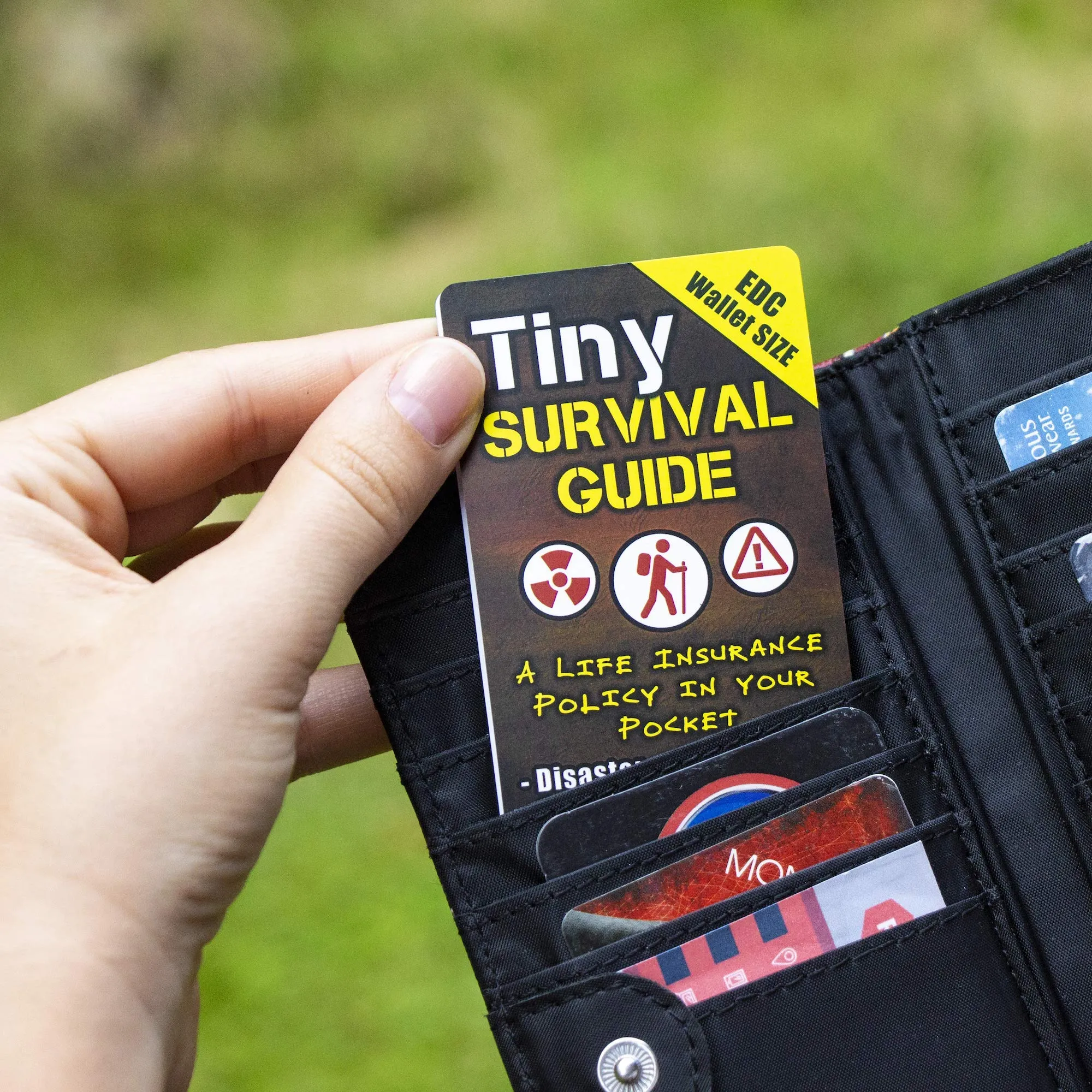 Tiny Survival Guide: A Life Insurance Policy in Your Pocket - The Ultimate “Survive Anything” Everyday Carry: Emergency, Disaster Preparedness Micro-Guide