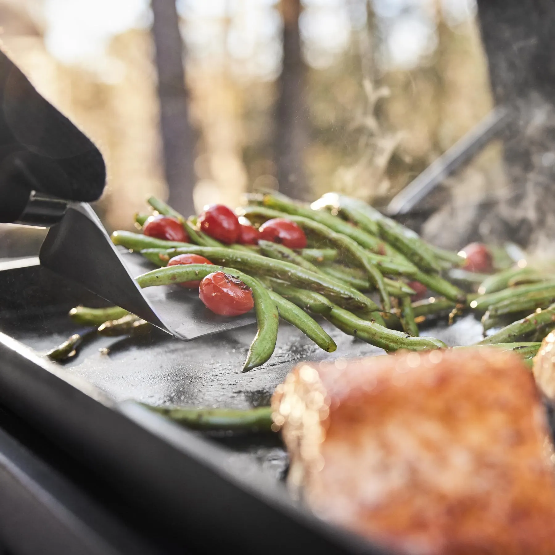 Weber 1500013 Slate™ 30" Rust-Resistant Griddle with extendable side table - Black