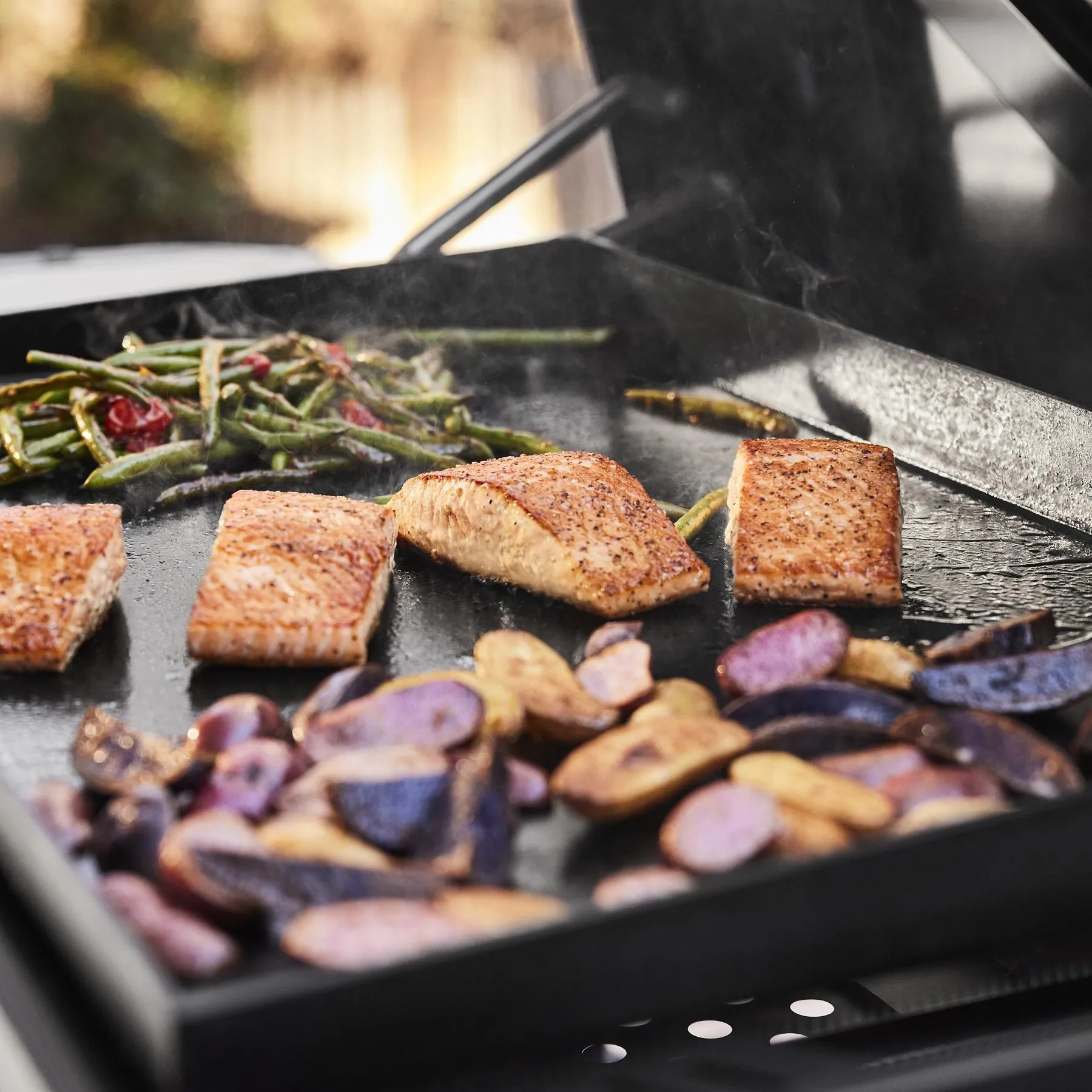 Weber 1500013 Slate™ 30" Rust-Resistant Griddle with extendable side table - Black